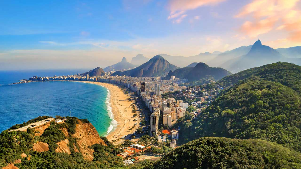 2 ¡Embárcate en una aventura inolvidable en Brasil! Descubre la belleza de Río de Janeiro con sus icónicos paisajes y sumérgete en la relajación de Búzios.