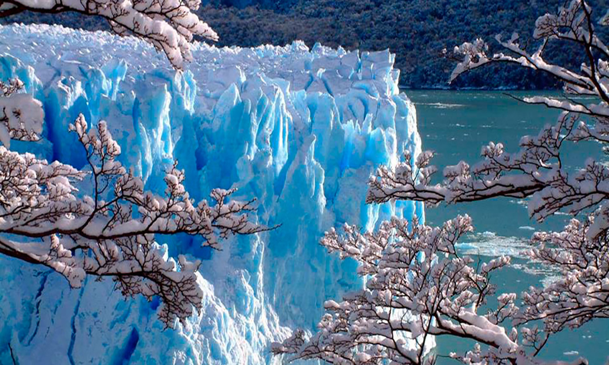 6 Explora la belleza de El Calafate con nuestro tour de 4 días, visitando el impresionante Glaciar Perito Moreno y navegando por el Lago Argentino.