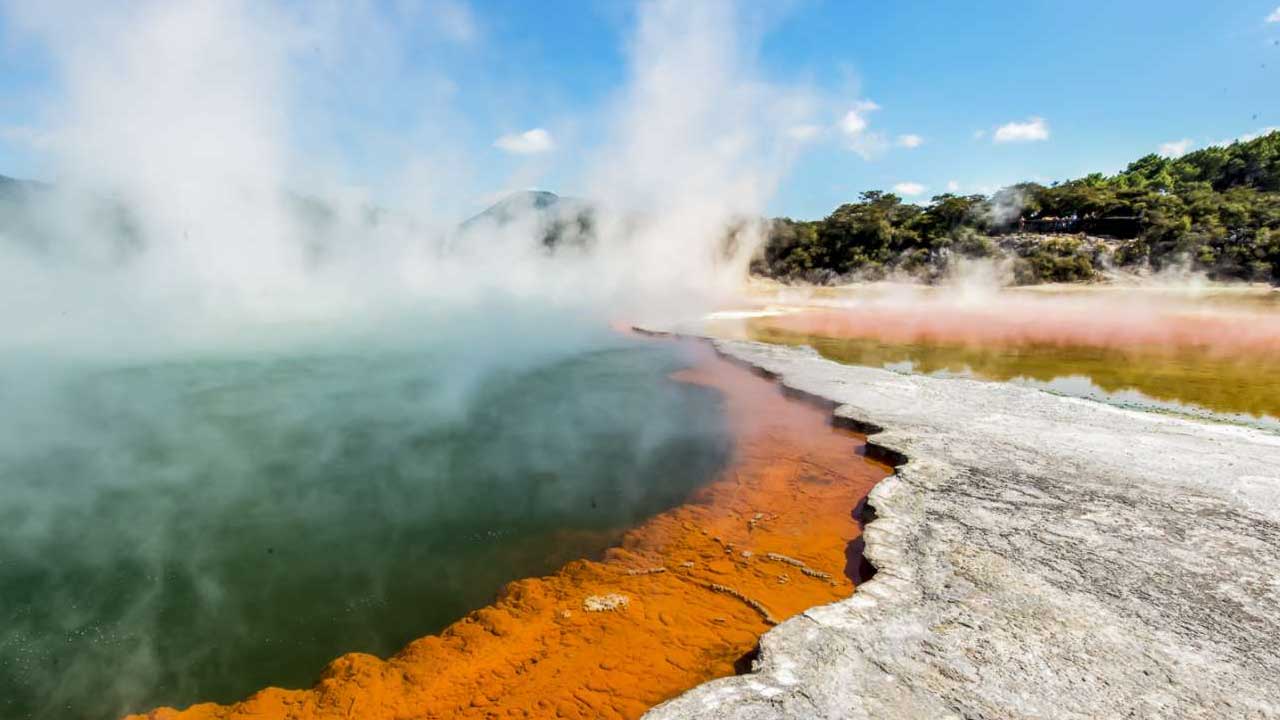 1 Embárcate en una aventura única hacia los paisajes impresionantes de Nueva Zelanda y Australia.